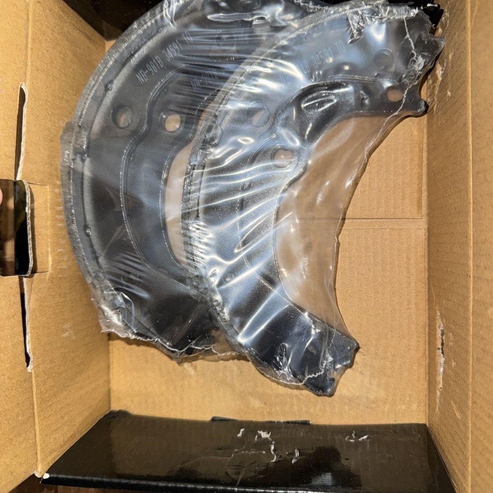 Rear Parking Brake Shoe NB-981B For Kia Sorento Hyundai, Top Quality – a black and white balloon in a box