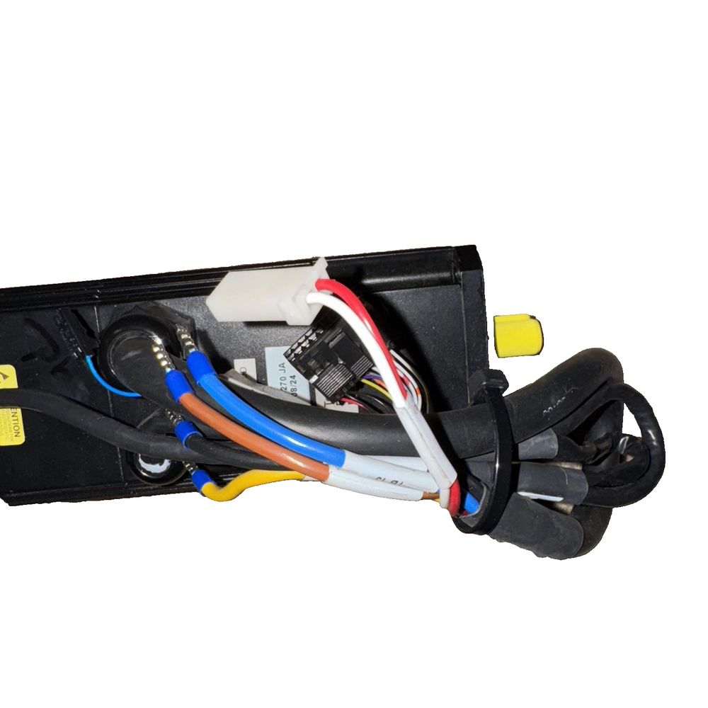 Infranor Mavilor Servo Motor FP0207900999B9 FP-0207 – a black and white wire with a yellow and blue wire