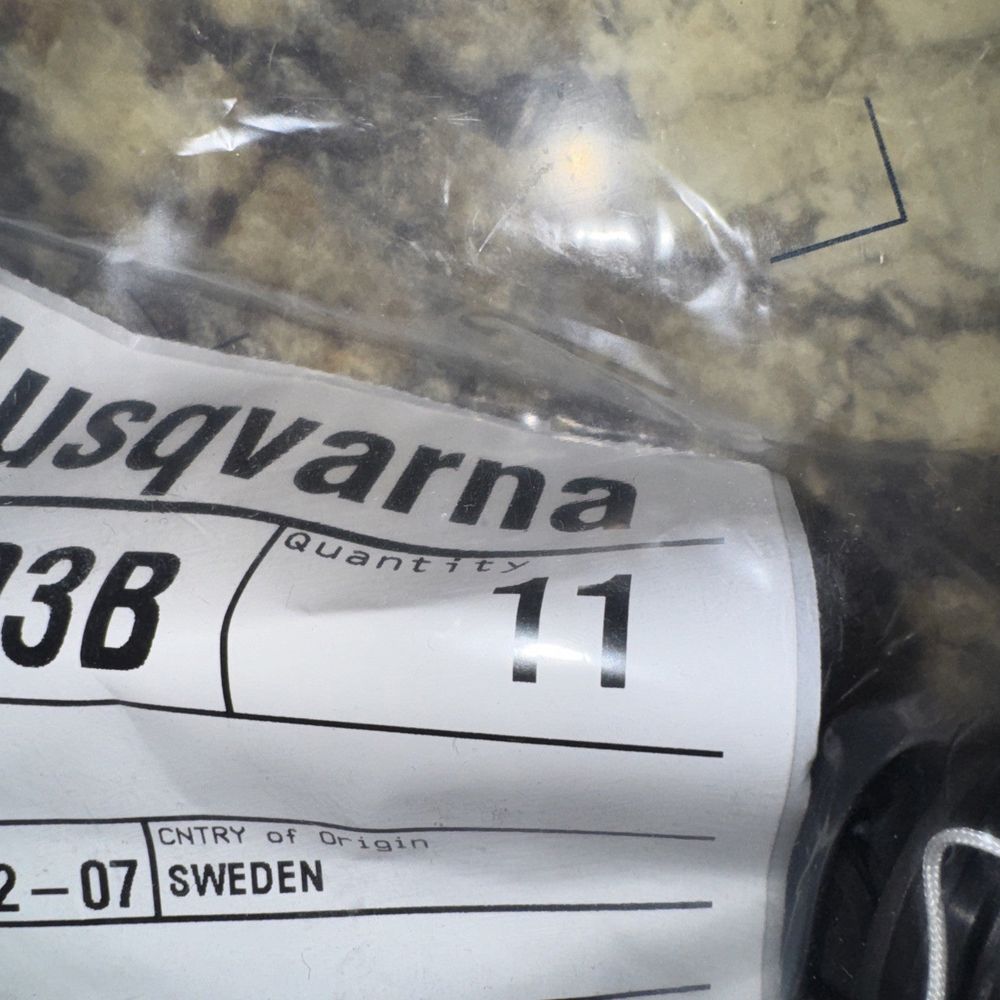Genuine Husqvarna 5372152-07 Tank Cap Fits 334T 338XPT 345 353 365 372XP 11 Pack – a close up of a paper with a label on it