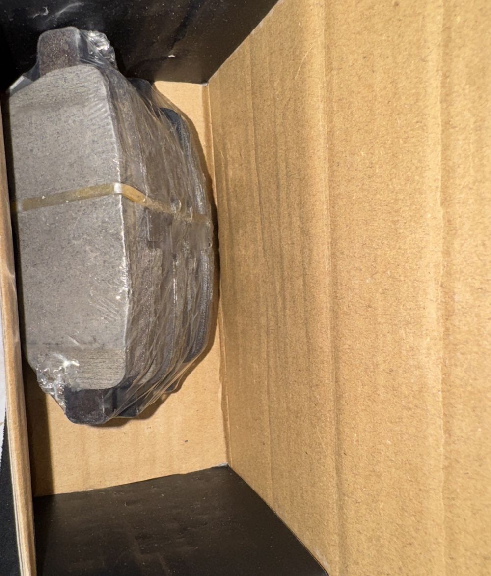 Dynamic Friction 1551-0905-00 - 5000 Advanced Ceramic Brake Pads - Ceramic – a box with a piece of paper in it
