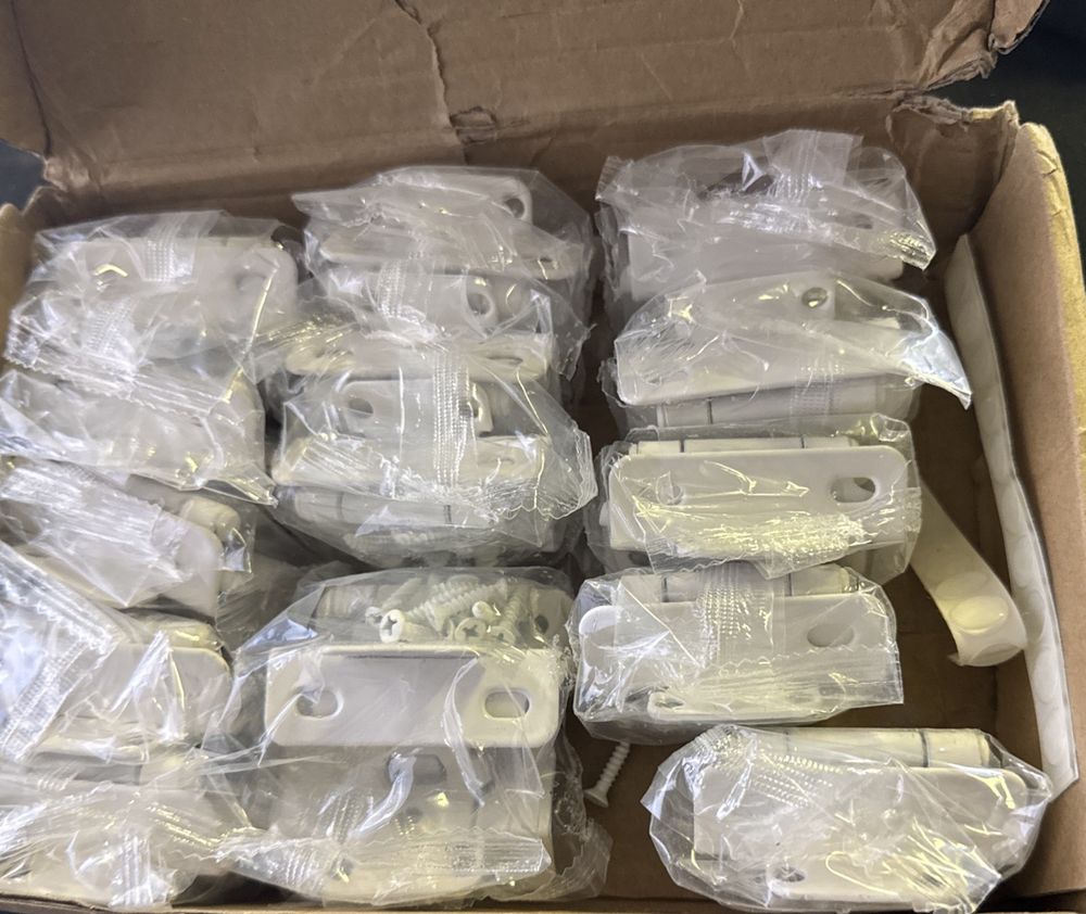 30 Pack 15 Pair White Cabinet Hinges 1/2" Ravinte – a box of white plastic bags
