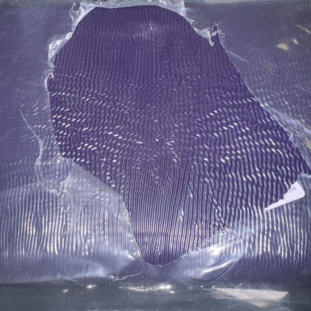 Blue Diamond Gel Orthopedic Hip Positioner | Foam Core BD2462 – a piece of plastic that is laying on the ground