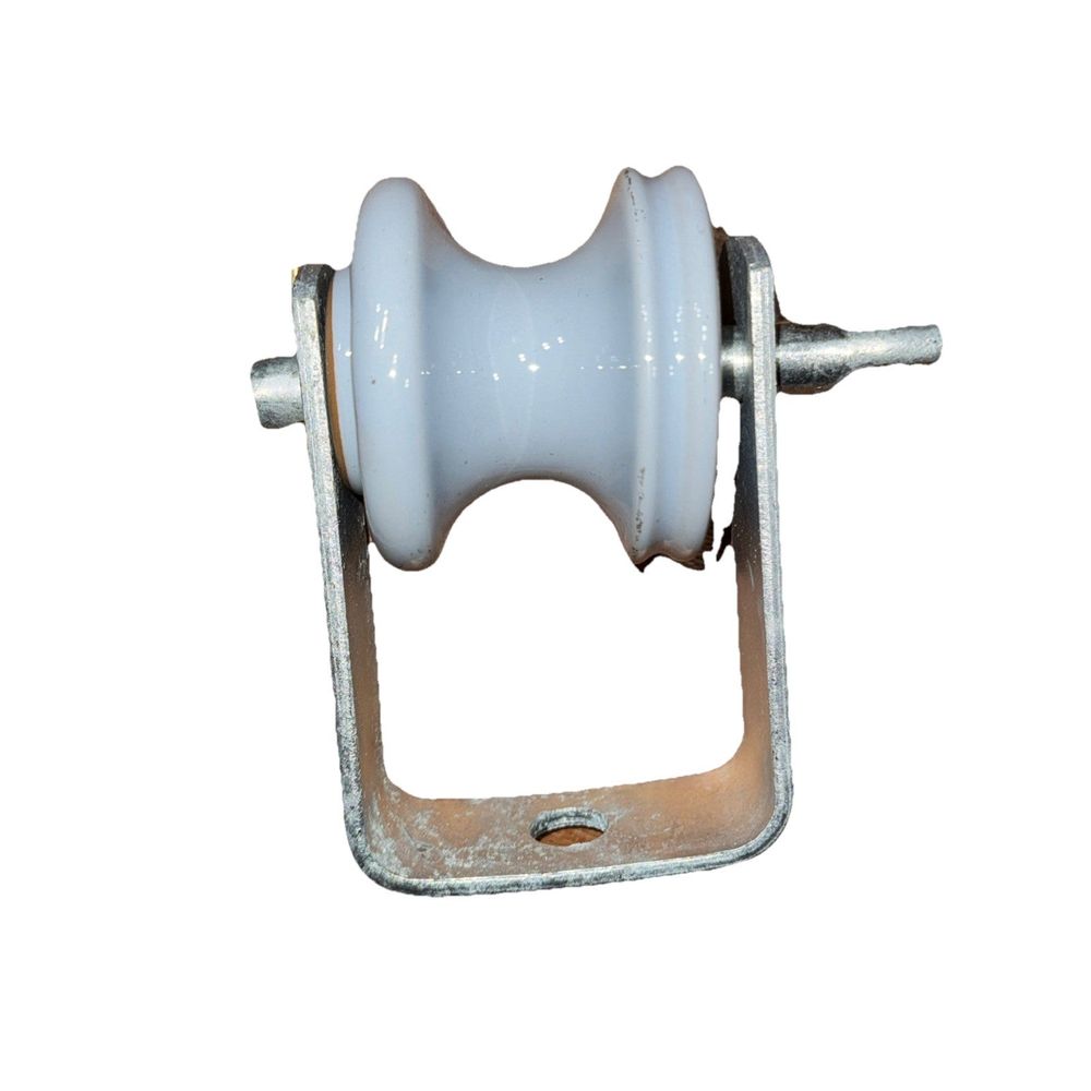 ABB INS AN428S Heavy Duty Clevis – a white plastic pipe with a metal handle