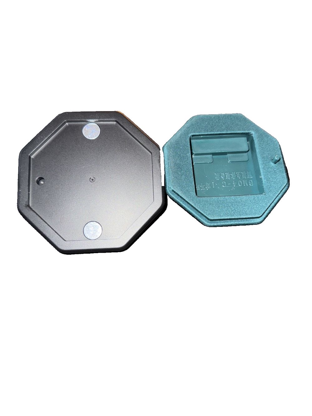 1x 1 PC Clip-on Hanging Earing Small Green Display Pad, DaveyDooDeals – a pair of hexas with a white background