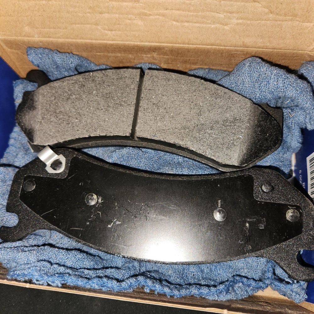 BOSCH BE785H Blue Ceramic Disc Brake Pad Set With Hardware – a box of brake pads and a pair of brake pads