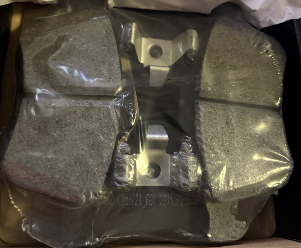 Mav Carbon Ceramic Disk Brakes D1721 – a box with some silver foil on it