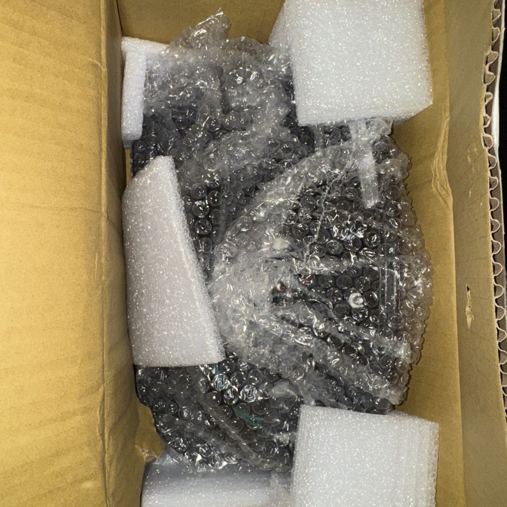 Eagle Eyes CS332-B010R Tail Light – a box of ice
