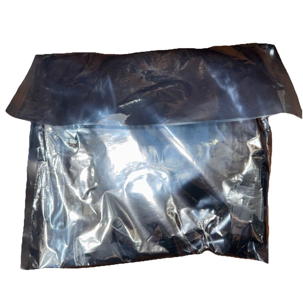 Mellanox MCP7H50-H001R30 Compatible DAC 1m (3ft) InfiniBand HDR 200Gb/s to 2x100 – a bag of foil on a white background