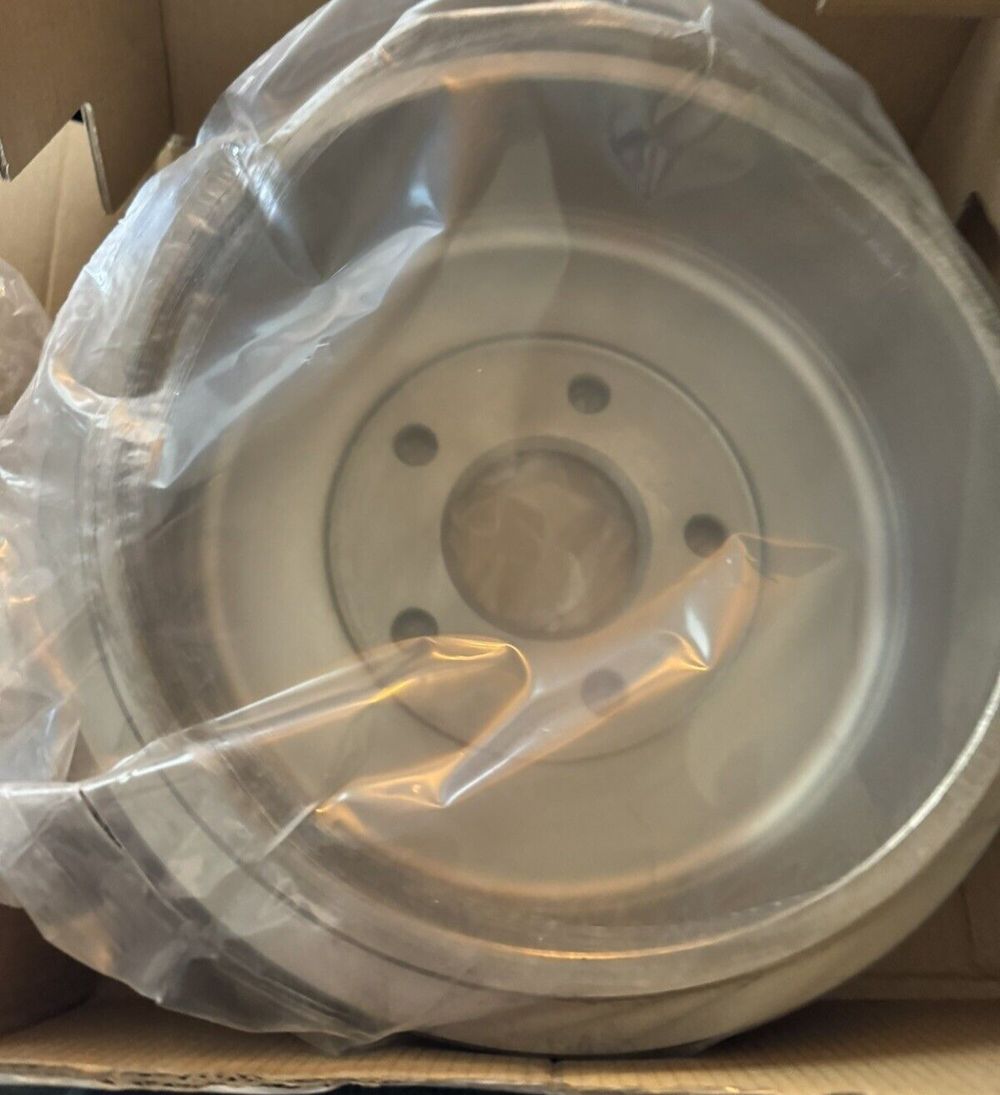 Bendix Premium PDR0840 Rear Brake Drum for Ford Transit Connect 2013-2010 – a box with a white plastic disc inside