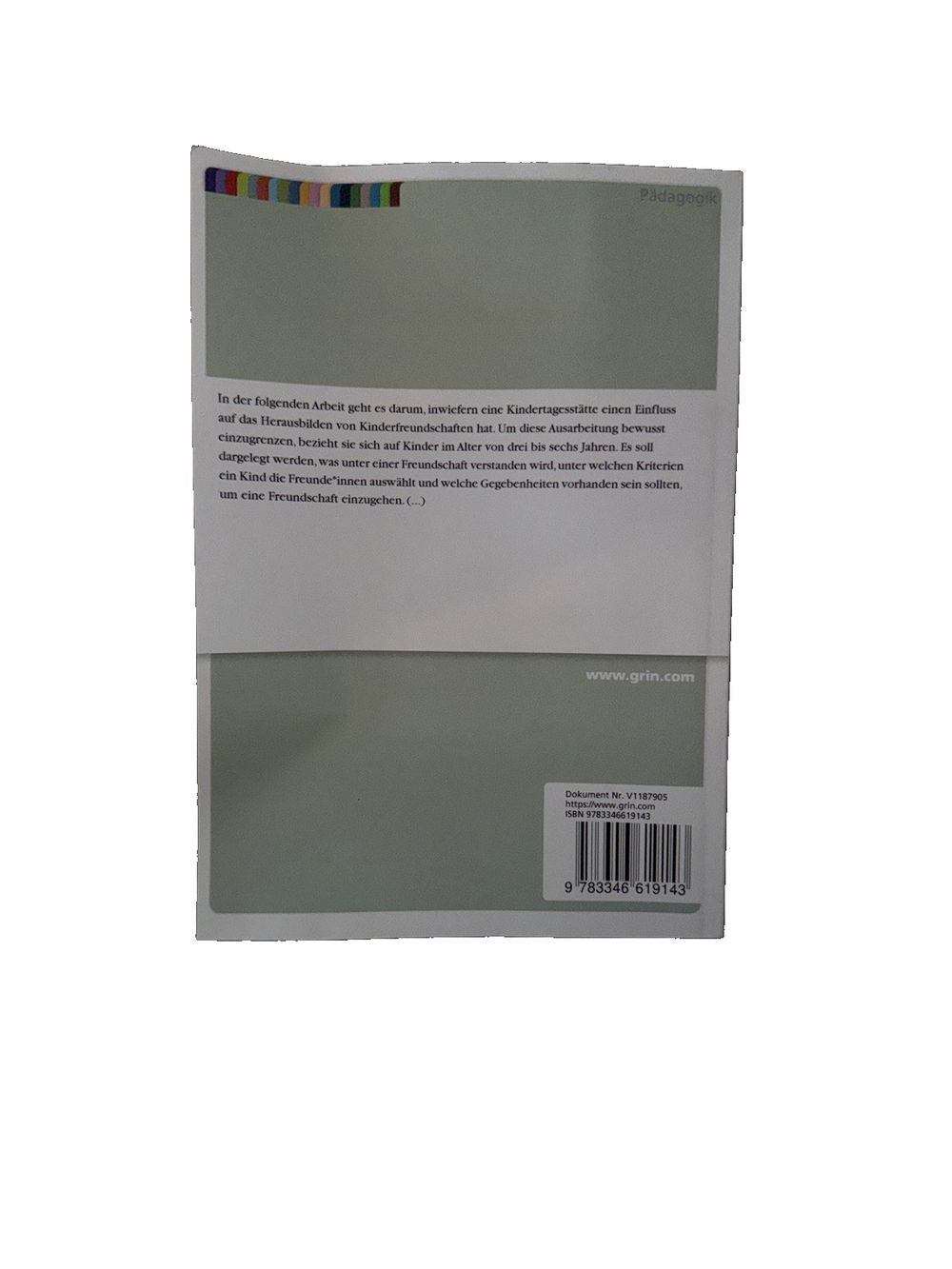 Entstehung von Kinderfreundschaften in Kindertageseinrichtungen, DaveyDooDeals – a book with a white cover and a black and white cover