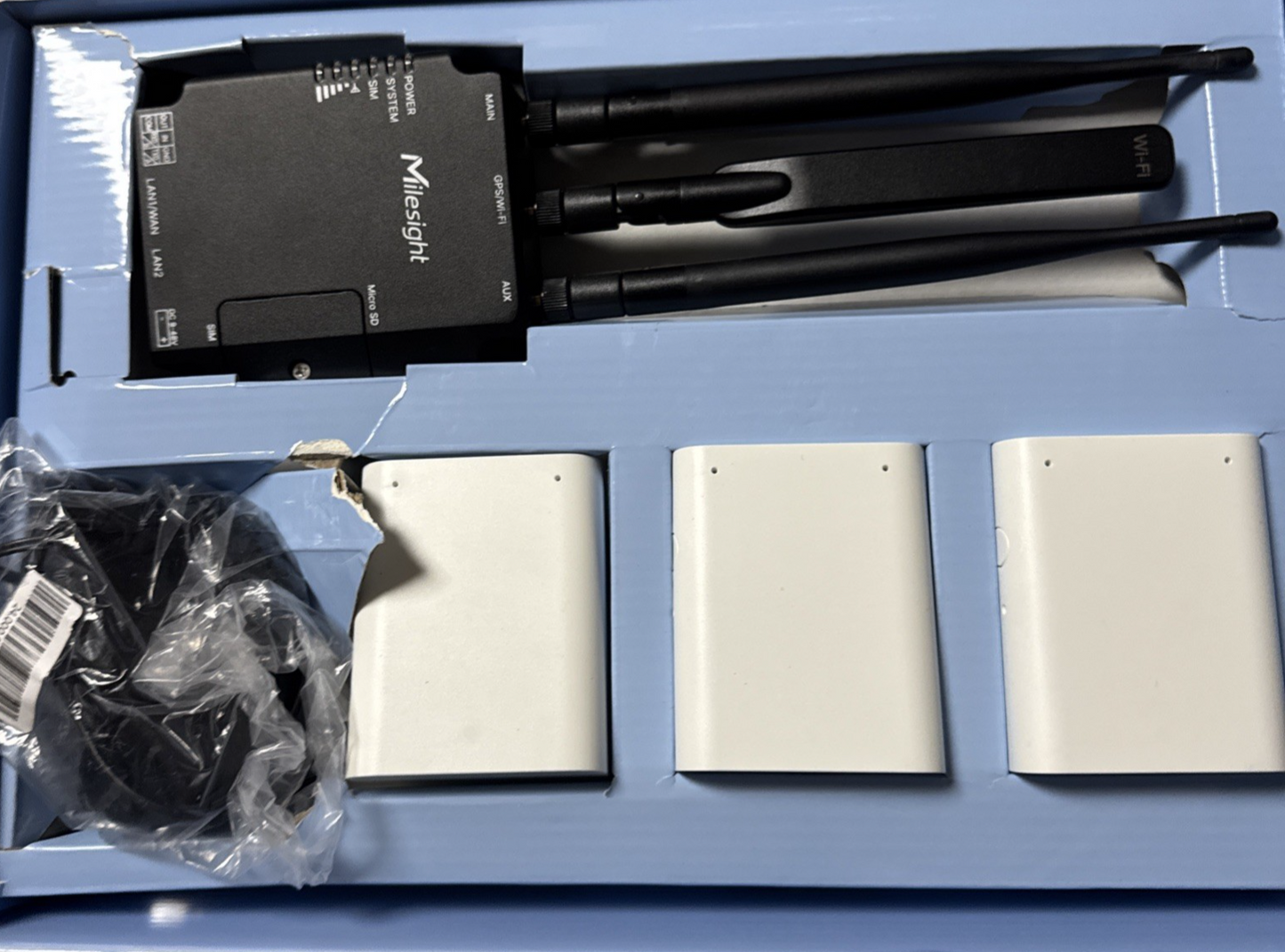 MileSight 3 Pods + One Router System UR32-L04AF-W-485