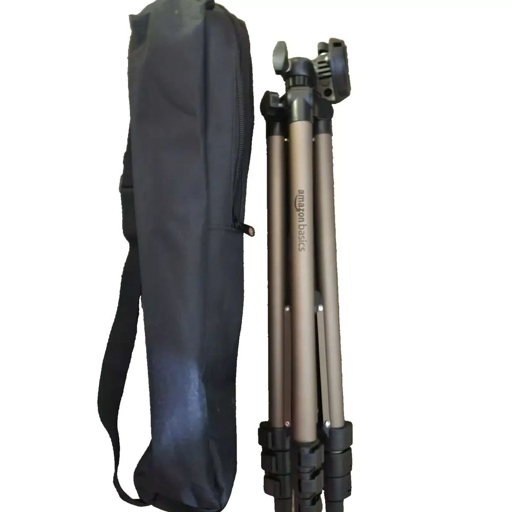 Amazon Basics Lightweight Camera Mount Tripod Stand With Carrying Bag - 16.5", Amaon Basics – a camera with a bag and a tripod