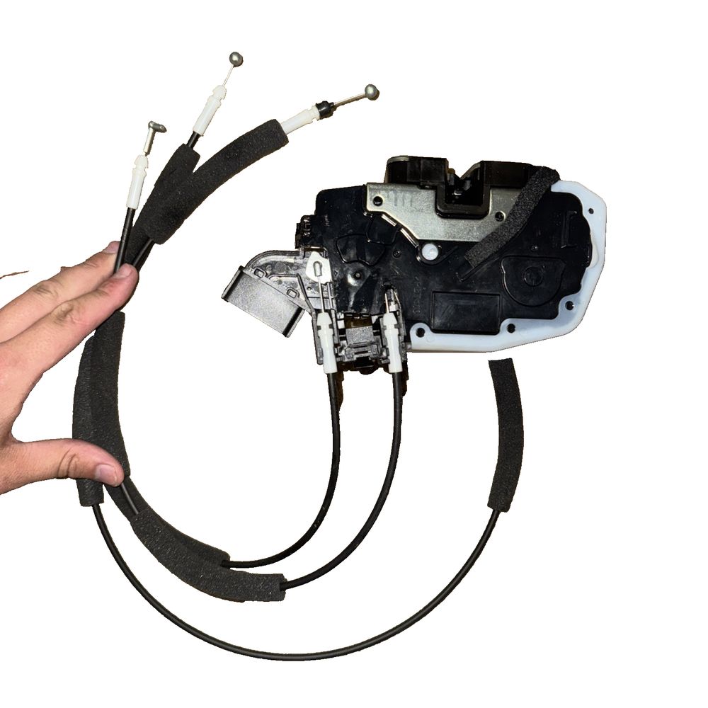 805011LA0A Nissan Lock & Remote Control Assembly-front, Veelecp – a hand holding a black and white cord