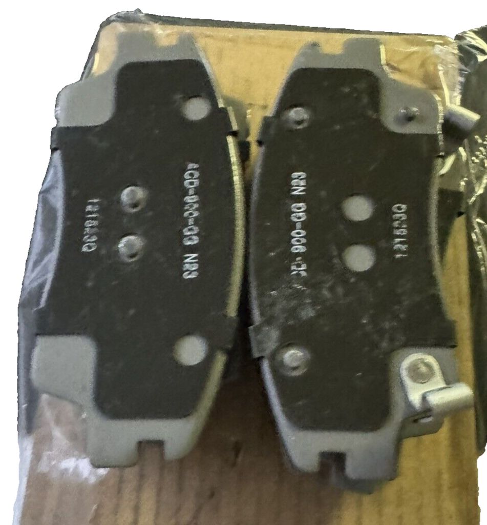 ACDelco Silver 14D1847CH Ceramic Front Disc Brake Pad Set – front brake pads for the honda