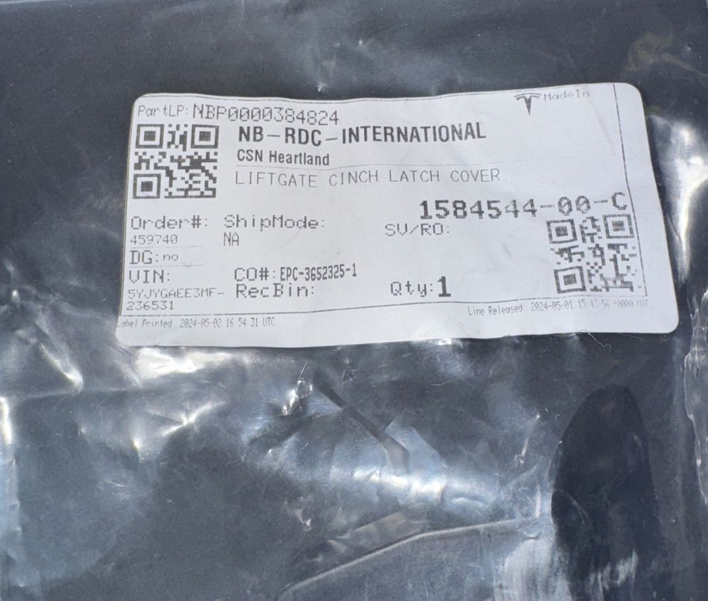 OEM Tesla Model 3 Lift Gate Black Cinch Latch Cover 1584544-00-C – a label on a plastic bag with a qr code