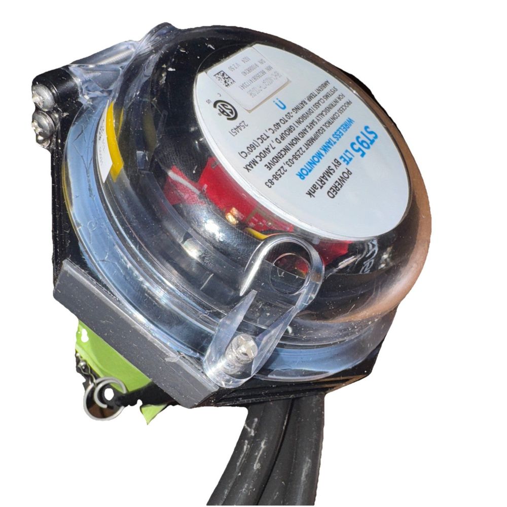 SMARTank Wireless Tank Level Monitor ST95 LTE w/GPS 108" 95WC1-W68G4, SmartTank – a close up of a small device with a plastic cap