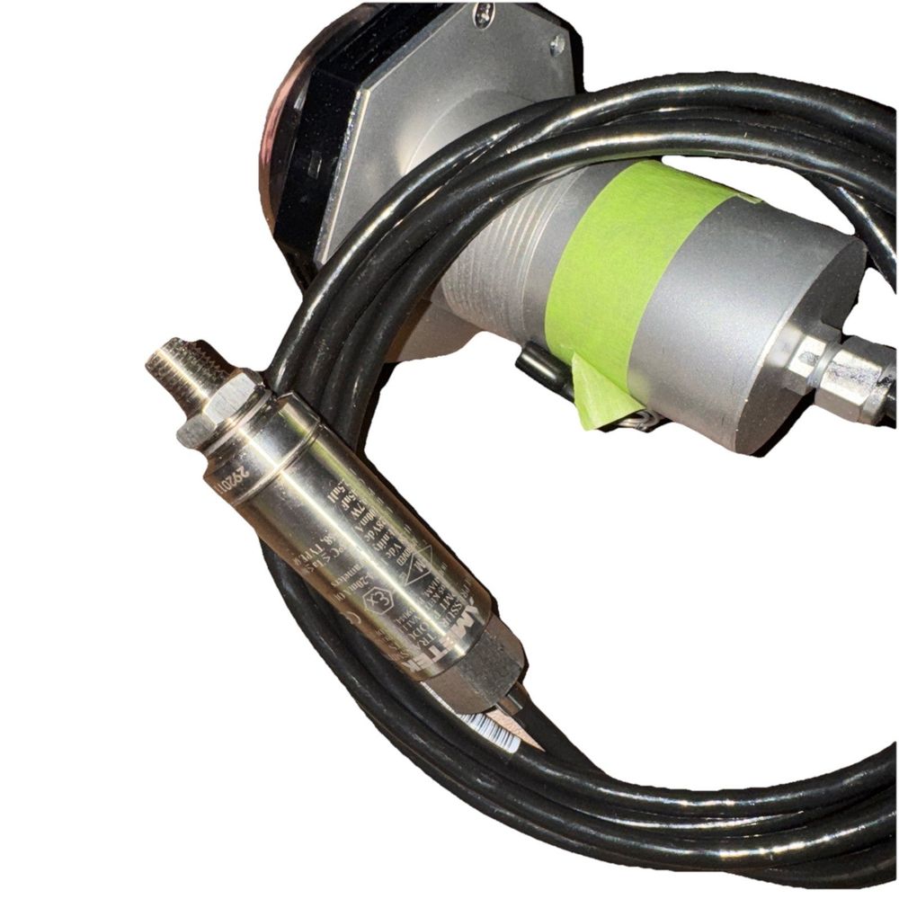 SMARTank Wireless Tank Level Monitor ST95 LTE w/GPS 108" 95WC1-W68G4, SmartTank – a green and black hose connected to a white hose