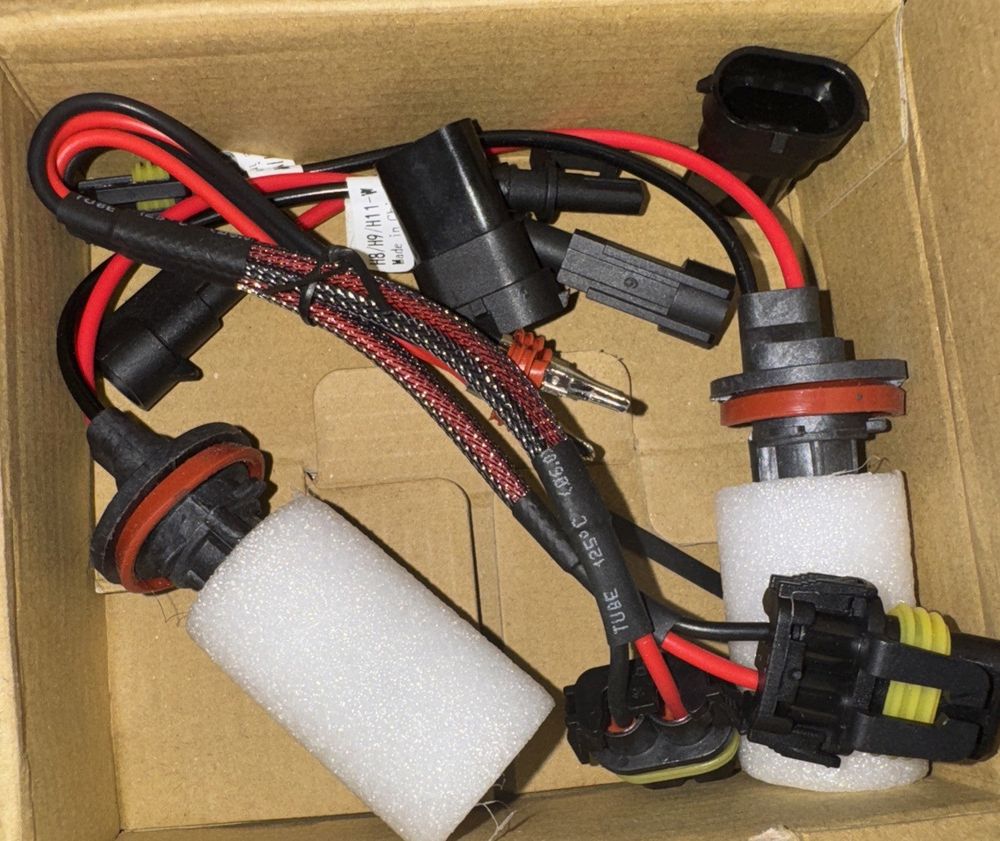 Xentec H11/H8/H9 6000K HID Xenon Bulb 1 Pair (35W/55W) – a box with a couple of wires and a couple of wires