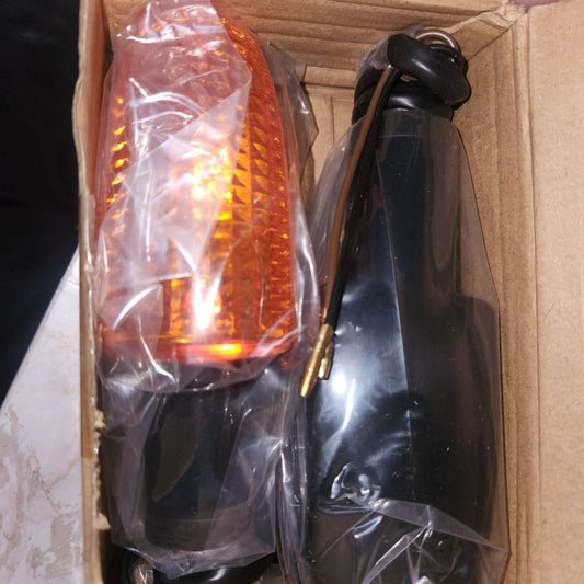 AHL Turn Signal Light for Honda CB400 CB1300 CB-1 VTR250 CB400SF VTEC400 NC39 Br – a box with a pair of shoes inside of it