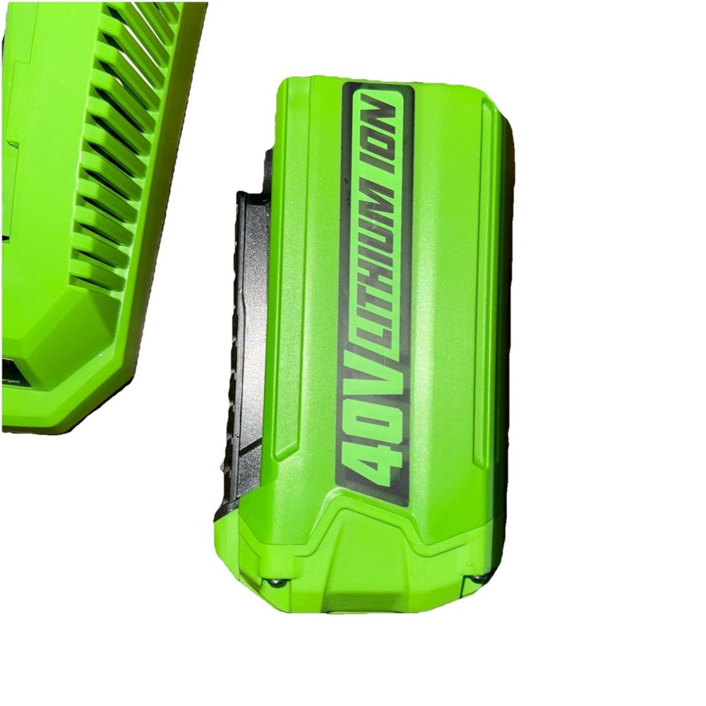 29472 40V max Battery + Chager (No Cord), Unbranded – the green plastic case for the new evo
