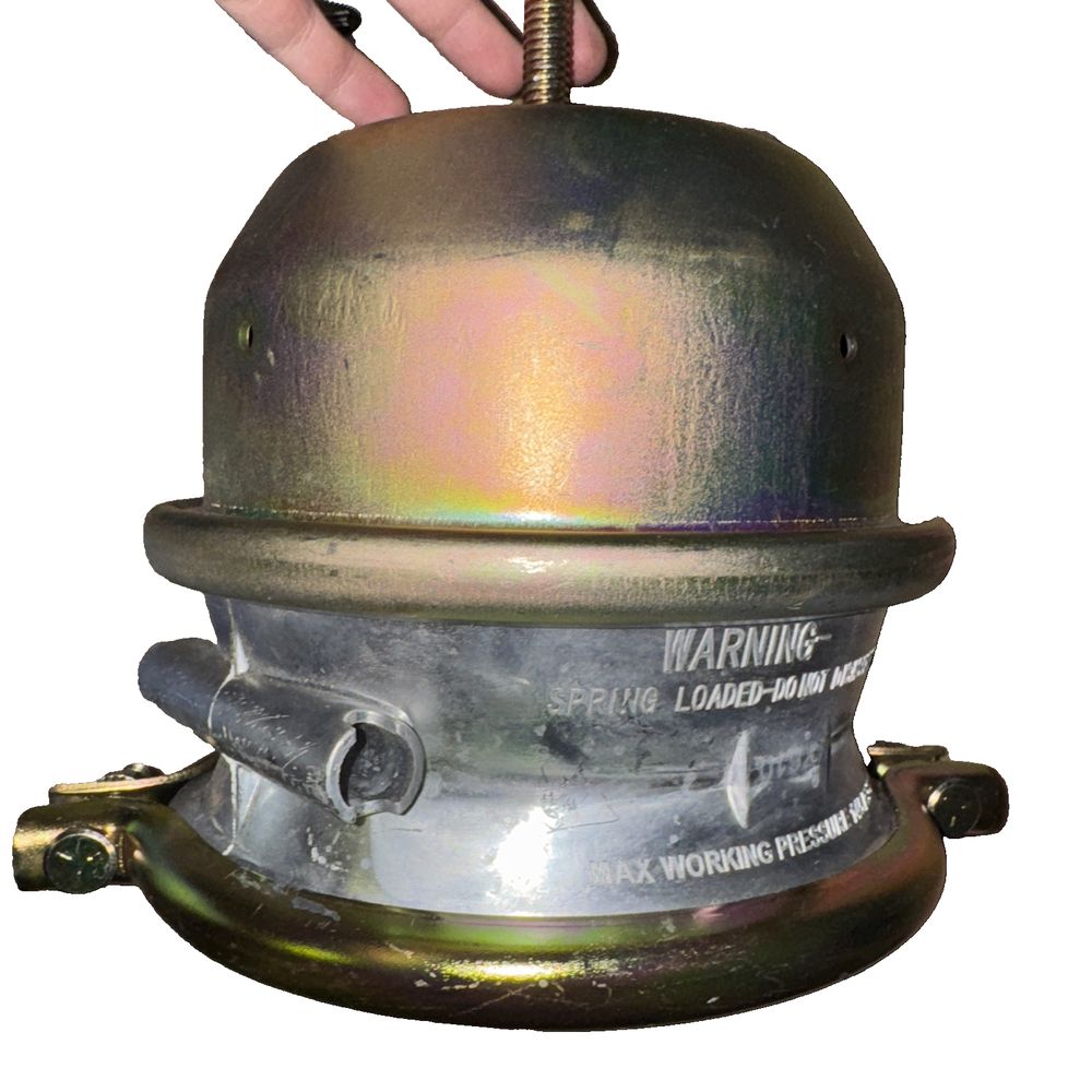Spring Brake Piggyback Kit CPS-3030KLS 3" HDVPBLS30UC, Alliance – a person is holding a metal object