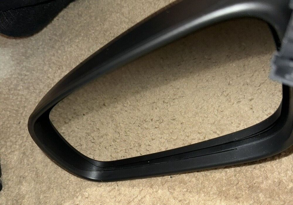 TYC 8610132 Volkswagen Jetta Driver Side Power Heated Replacement Mirror Medium – a black handle on a carpet