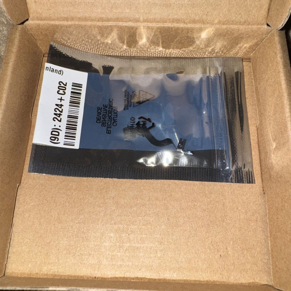 MacBook Pro 14" LCD Panel Screen Sleep Sensor Cable [661-23649], Unbranded – a box of a small device with a sticker