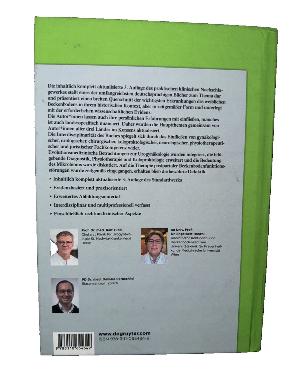 Urogynkologie in Praxis und Klinik, DaveyDooDeals – the book cover for the book, with a photo of a man in a suit