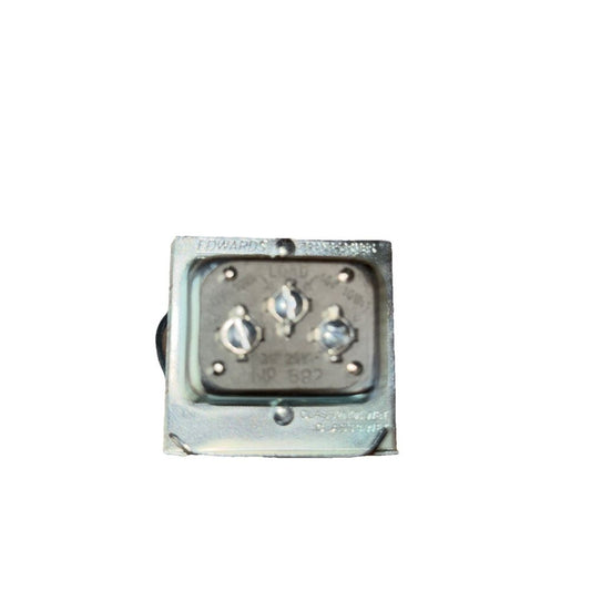 Edwards 599 Class 2 Transformer PRI: 120V 50/60HZ SEC: 24V 40VA E4295 24207 CX – a square metal block with a hole in the middle