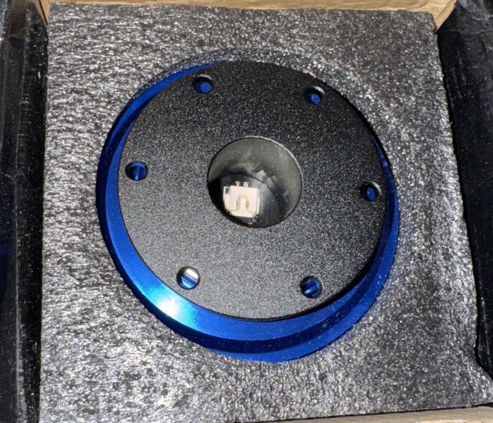Wheel Base + Quick Release 70mm For Simagic Moza Racing Simulator Steering Blue, AINX – a metal plate with a hole in it