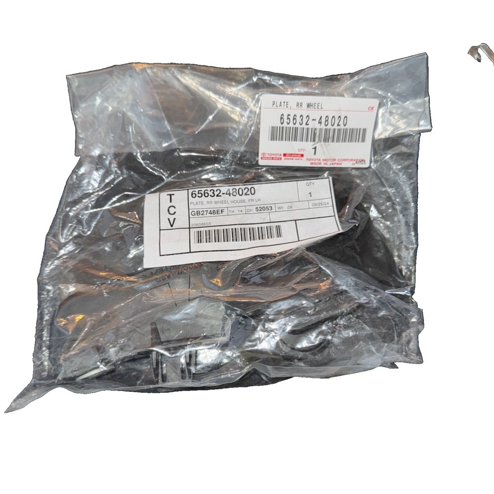6563248020 - Toyota Mud Guard (Front, Rear) – a package of screws and screws