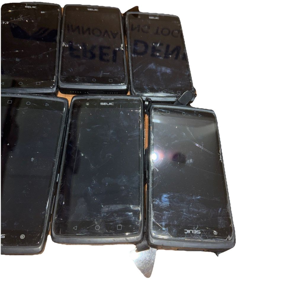 SEUIC CRUISE™1-(P) Handheld Computer Lot of 13 For Parts/Repair – a pile of cell phones with broken screen