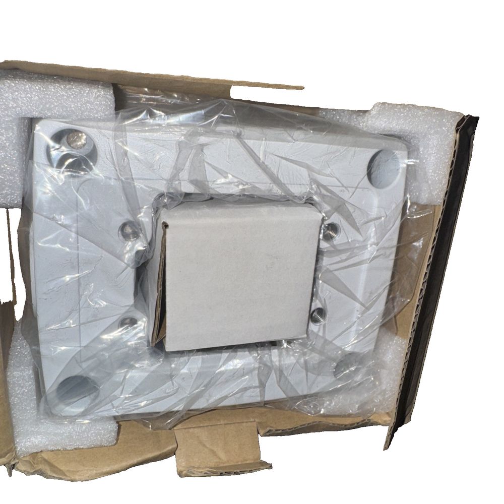 AXIS TQ1601-E Mounting Box for IP Camera, Wall Mount, Cable Conduit Adapter – a box with a white box inside
