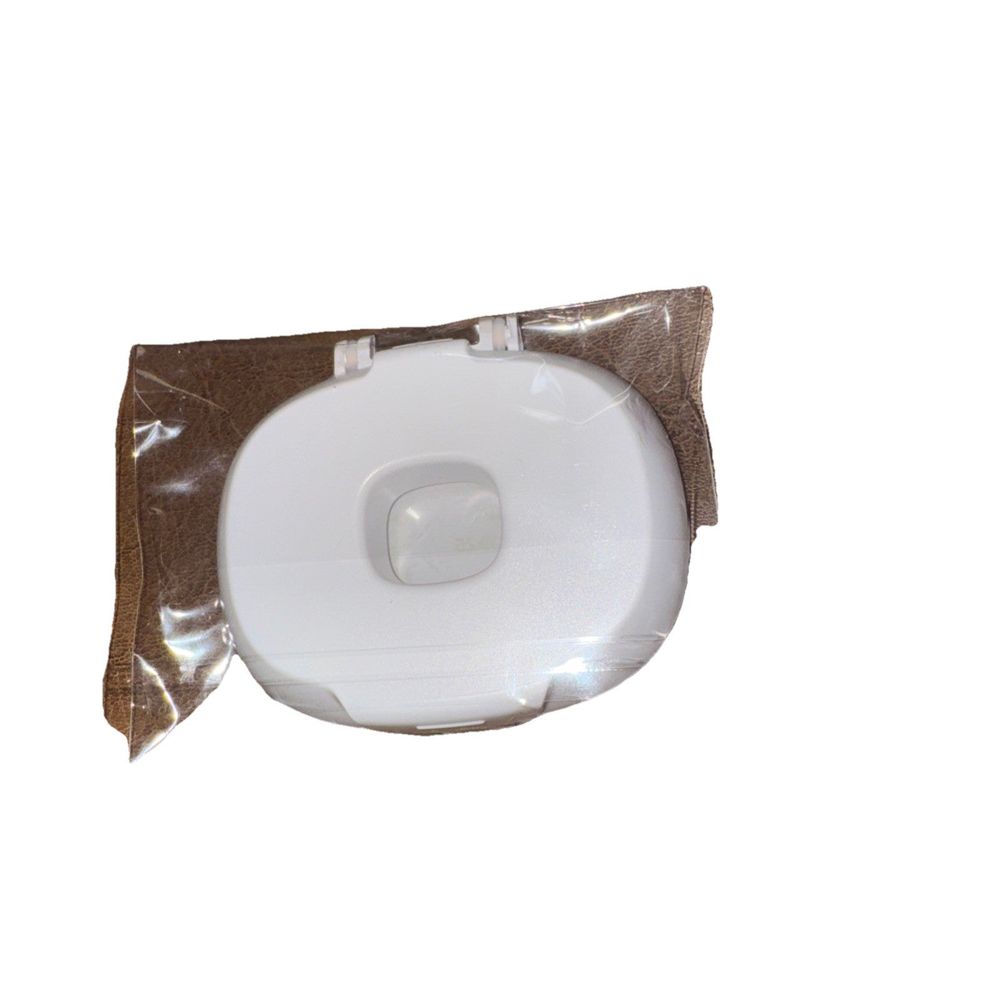 Ref 358-481 3M Clarity Aligners Carrying Case White – a white toilet tissue with a brown tissue