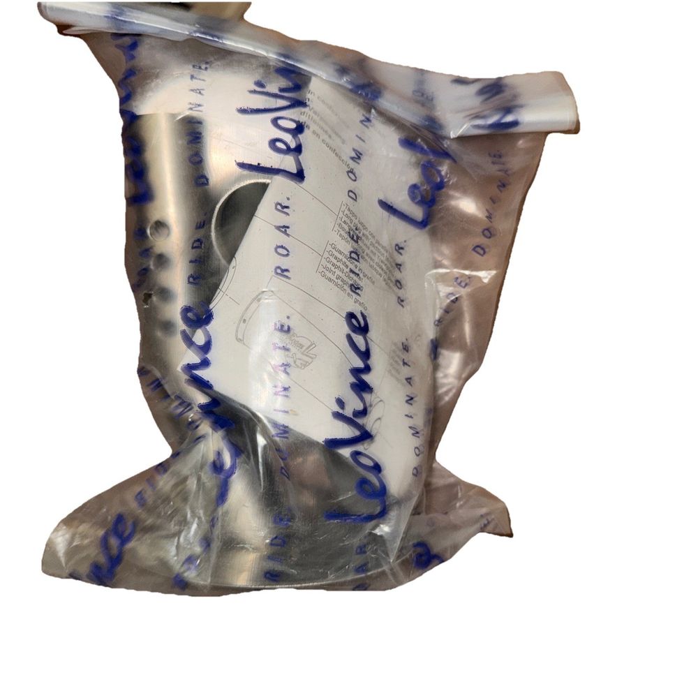 LeoVince DB KILLER X3 303990602 – a bag of blue and white paint