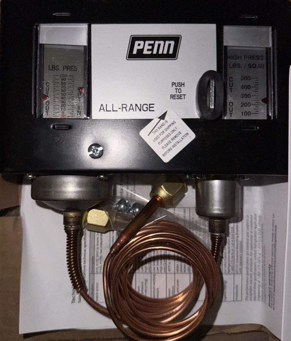 Johnson Controls Dual Pressure Control | SPST | 36" Capillary – a close up of a box with a hose