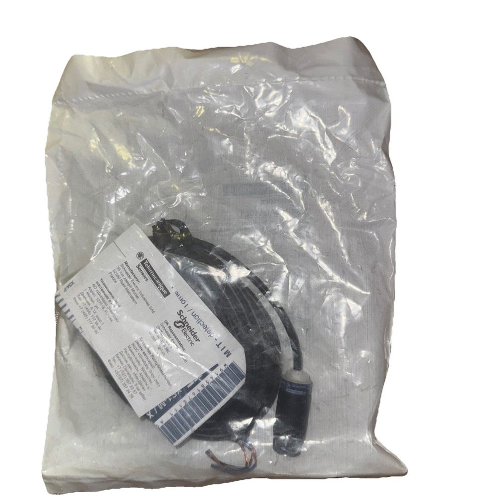 XS4P18AB110L1 Telemecanique Sensors – a black cable with a white plastic bag