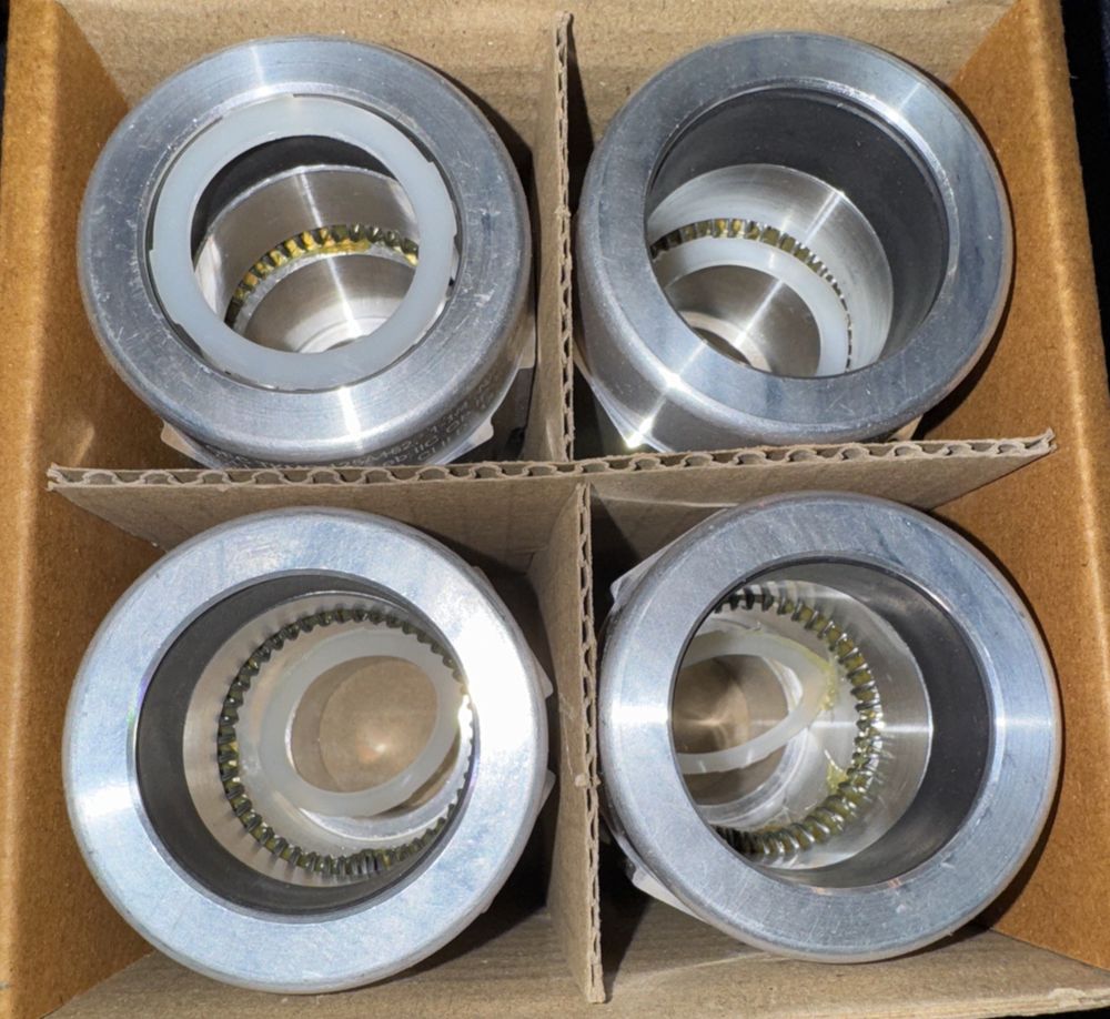 C-TEK125-1 1-1/4" Cable Gland Teck Connector 4 Pack – four bearings in a cardboard box