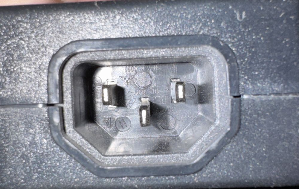 Switching Adapter DSA-60PFB-24, Unbranded – a close up of a power cord