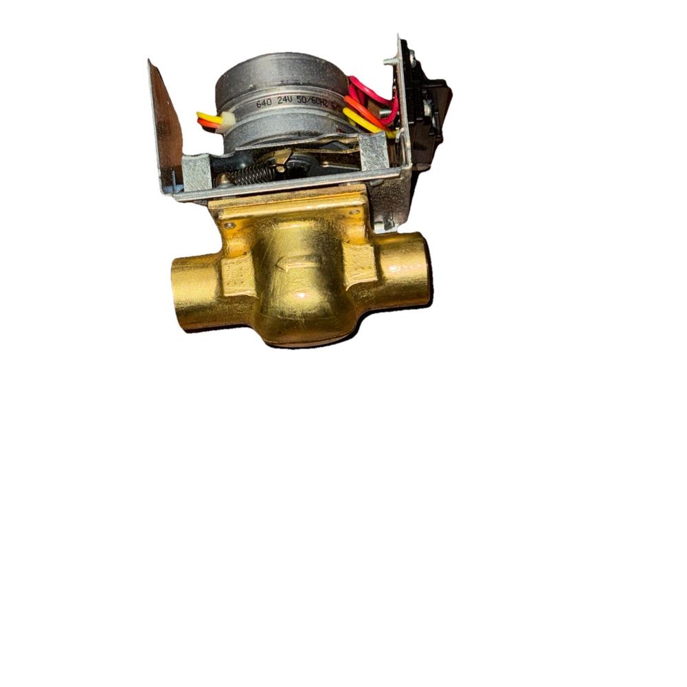 V8043F1135 Motorized Zone Valve Honey Well, Honeywell – a brass ball valve with a red wire