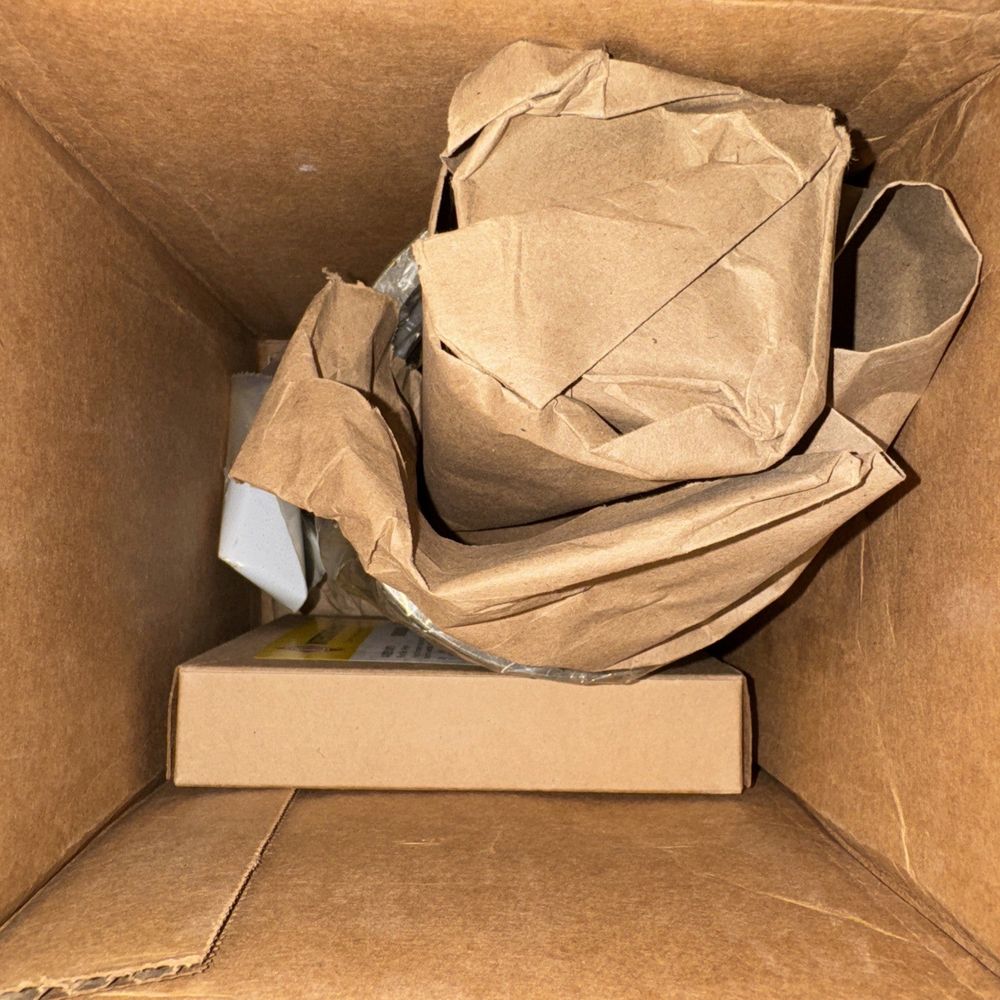 A LCK5306 LINERLESS CYLINDER KIT (18.7:1) (TRUNK) FOR DETROIT DIESEL 71 / V71, Interstate MCBEE – a box with a paper bag inside of it