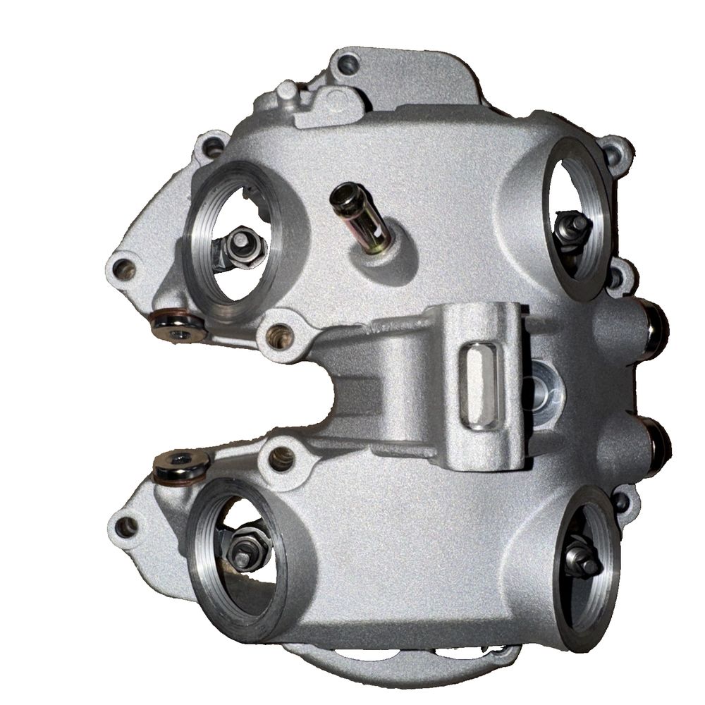 Cylinder Head For 2000 2001 2002 2003 Honda Sportrax, Unbranded – a white metal motor housing with a black and white background