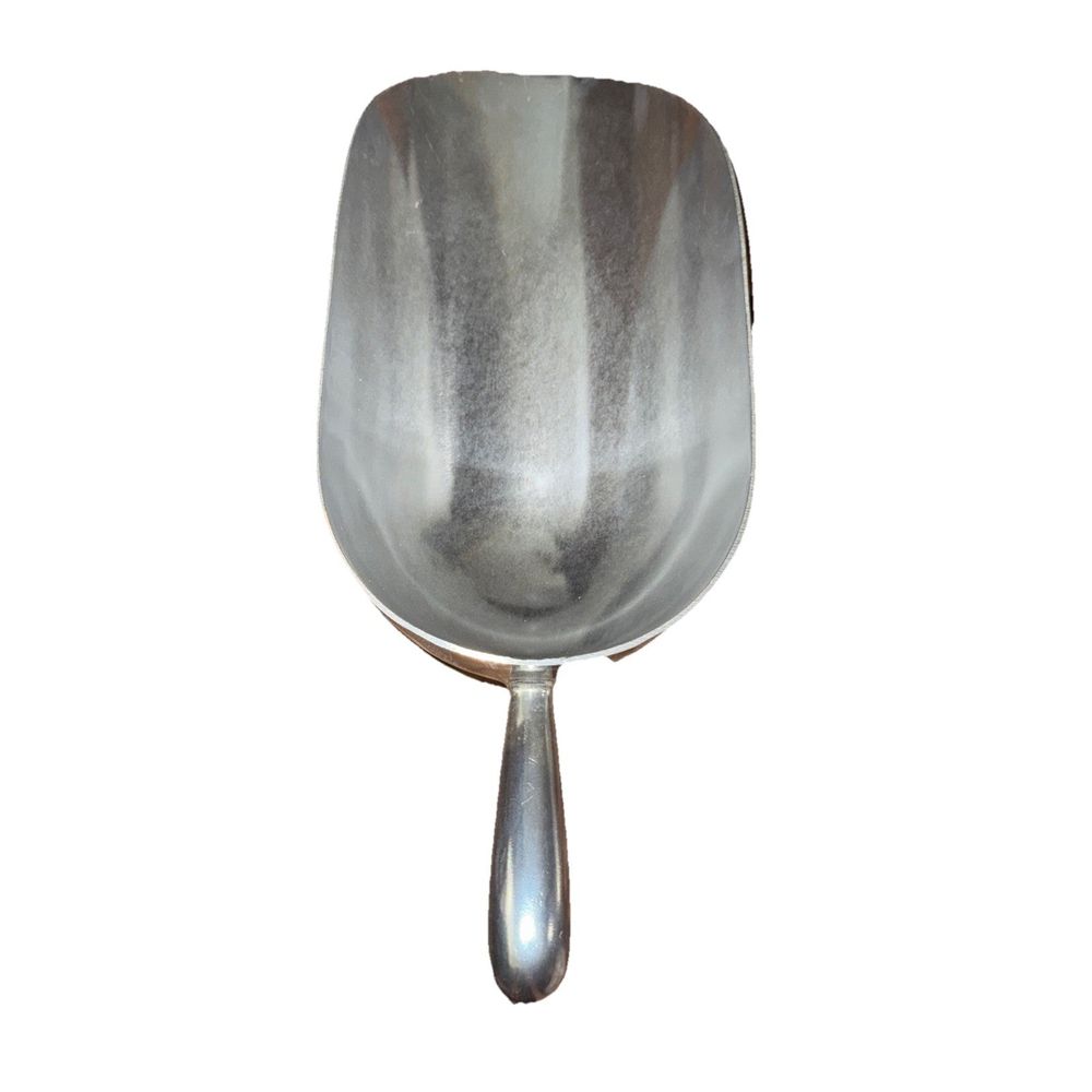 Crestware AS85 85 oz Aluminum Cast Scoop – a spoon with a spoon handle on it
