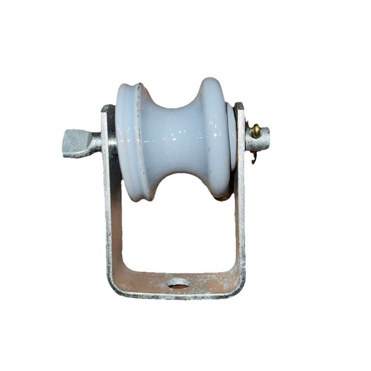 ABB INS AN428S Heavy Duty Clevis – a white plastic door handle with a metal latch