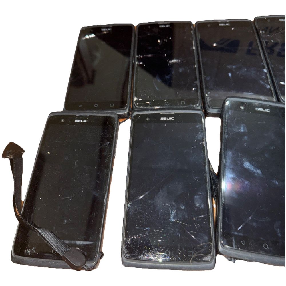 SEUIC CRUISE™1-(P) Handheld Computer Lot of 13 For Parts/Repair – a group of cell phones that are broken