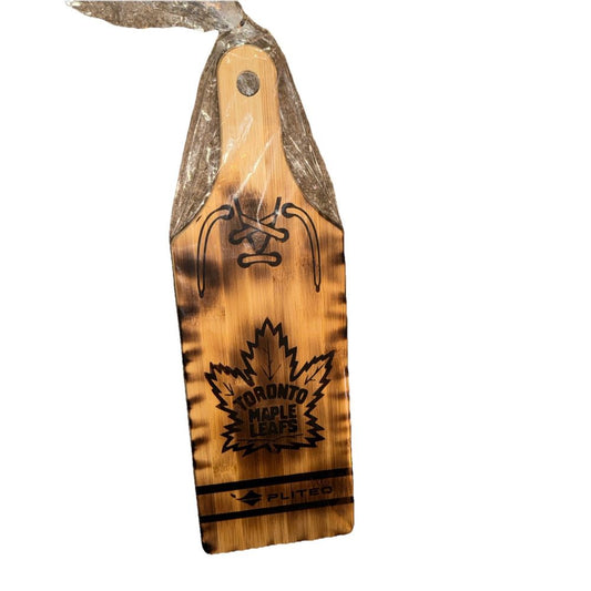 toronto maple leafs pliteq charcuterie board, Unbranded – a wooden paddle with a maple leaf design on it