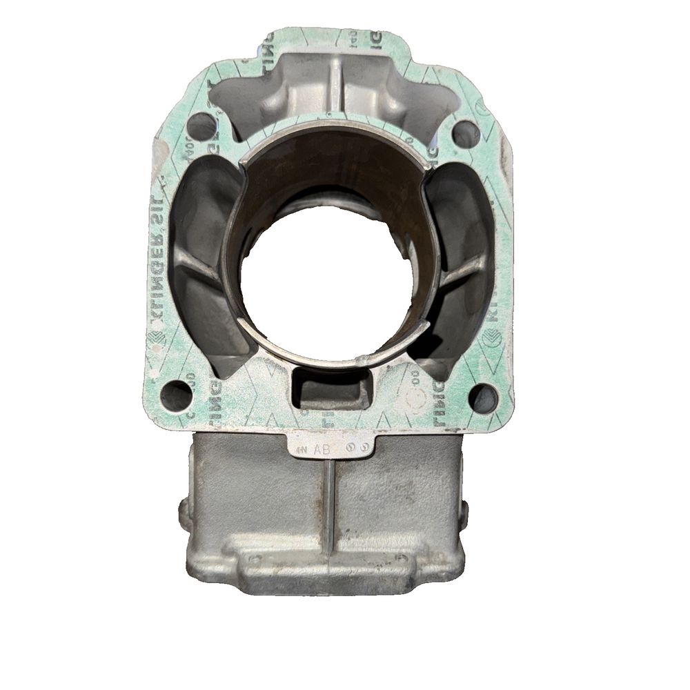 Rotax adjustable variable exhaust 923695 – a throttle cover with a hole for the throttle cover