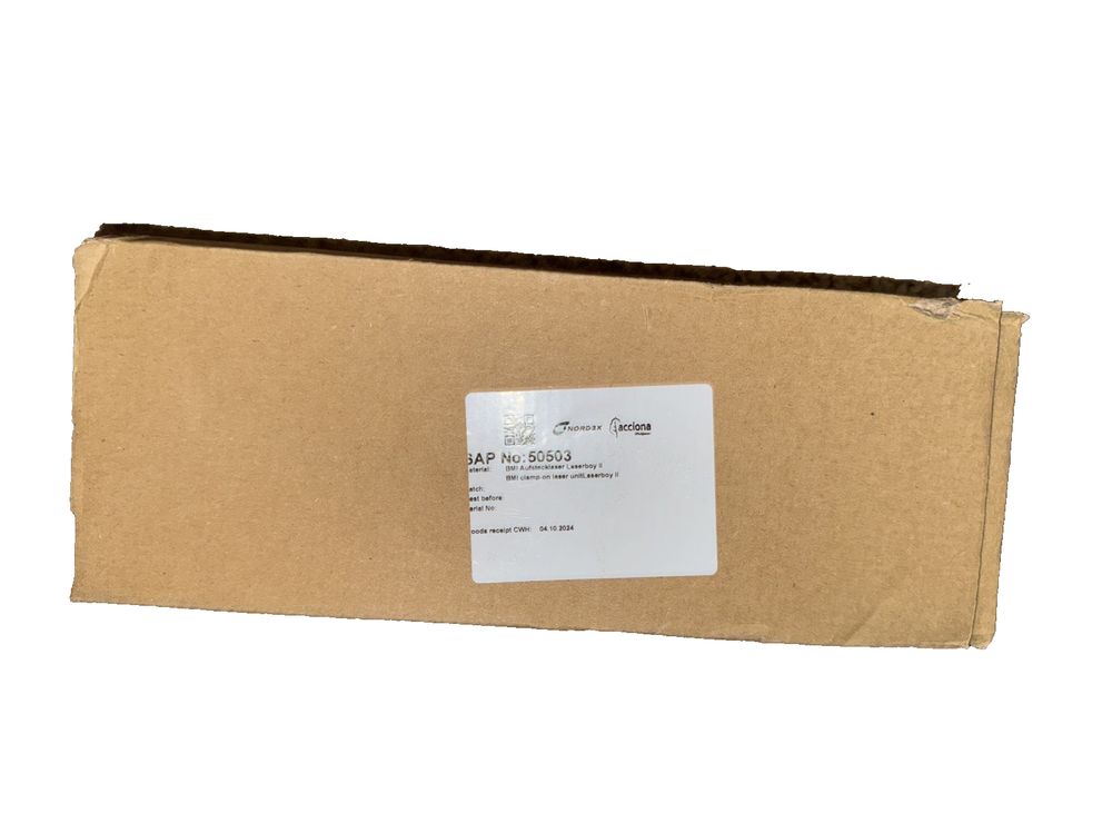 BMI Laserboy II 30 m – a brown cardboard box with a white label on it