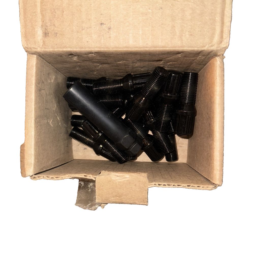 Fastco.ca ACC5 6 Spline Black Bolt 20 Pack + key – a box of screws and screws