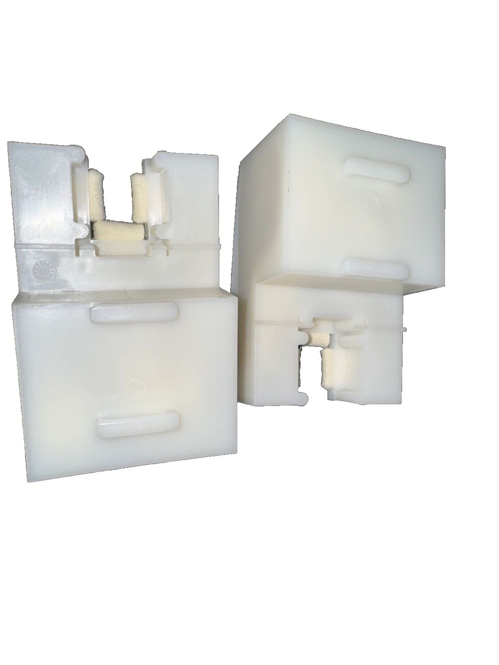 Guide Rail Lubricator G16 pack, DaveyDooDeals – a pair of white plastic door latches